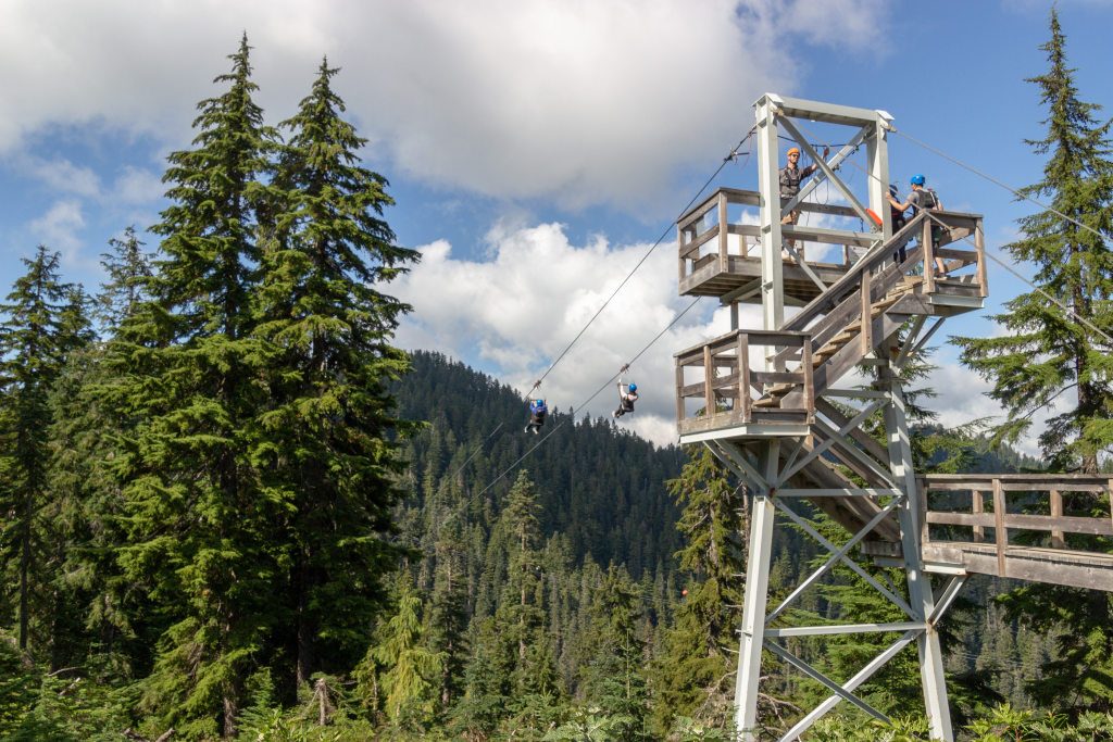 Tyrolienne_Grouse_Mountain_en_ete