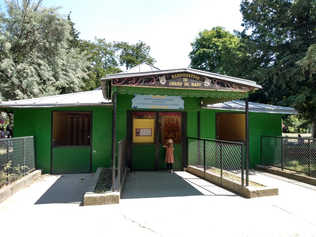Theatre-de-guignol-champ-de-mars