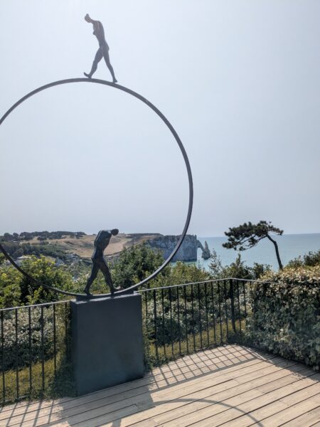 vue-depuis-les-jardins-d-etretat